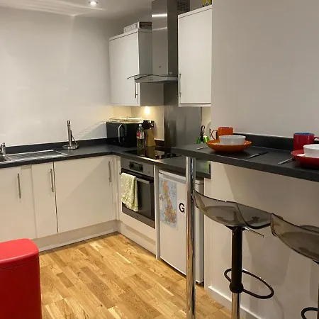 Entire In Picturesque Islands - Short Walk From Centre Apartment